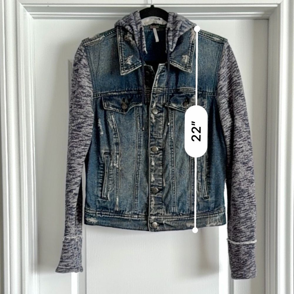 Free People Knit Hooded Denim Jean Jacket Space Dye Knit Sleeve Distressed Sz M - Picture 5 of 12